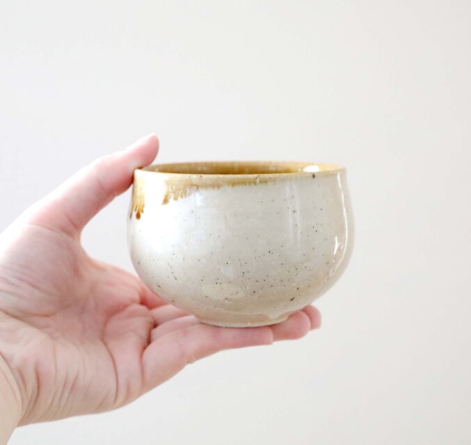 白御影土と透明釉のお湯のみ 縁飴 ＊ 1 | iichi 日々の暮らしを