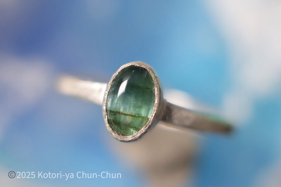 トルマリンキャッツアイのシルバーリング 年内最後の掘り出し物】超激レア バイカラートルマリンキャッツアイ