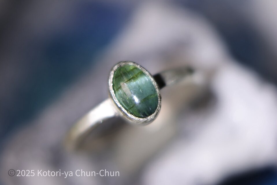 トルマリンキャッツアイのシルバーリング 年内最後の掘り出し物】超激レア バイカラートルマリンキャッツアイ