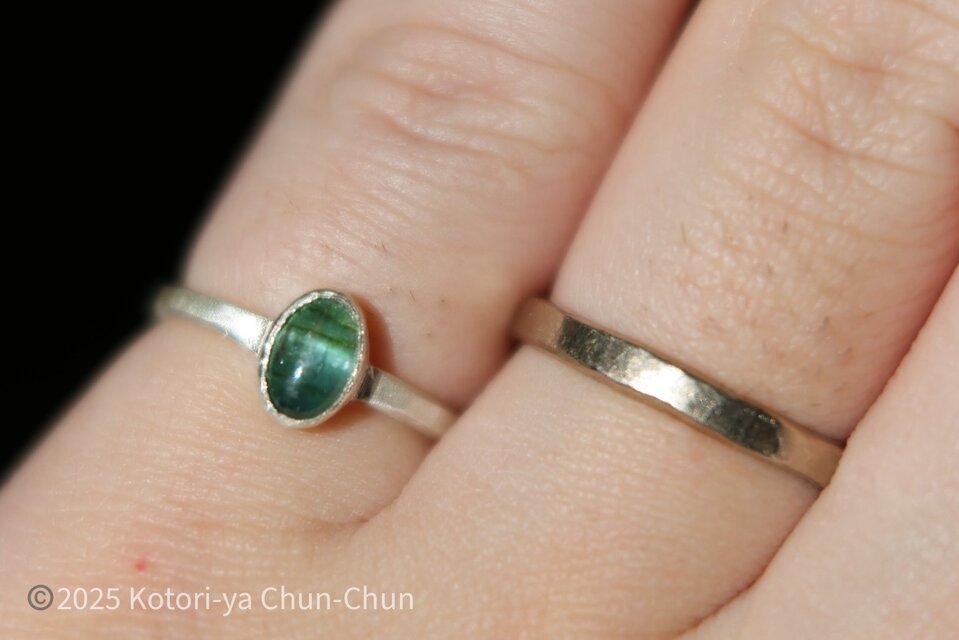 トルマリンキャッツアイのシルバーリング 年内最後の掘り出し物】超激レア バイカラートルマリンキャッツアイ