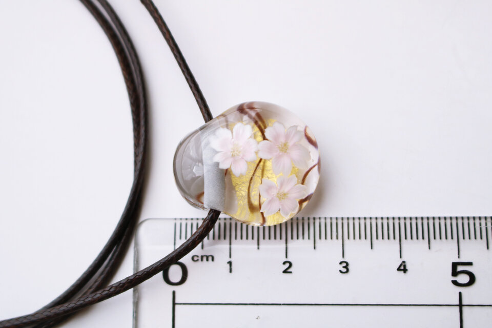 桜のとんぼ玉ガラスペンダント(クリア） | iichi 日々の暮らしを