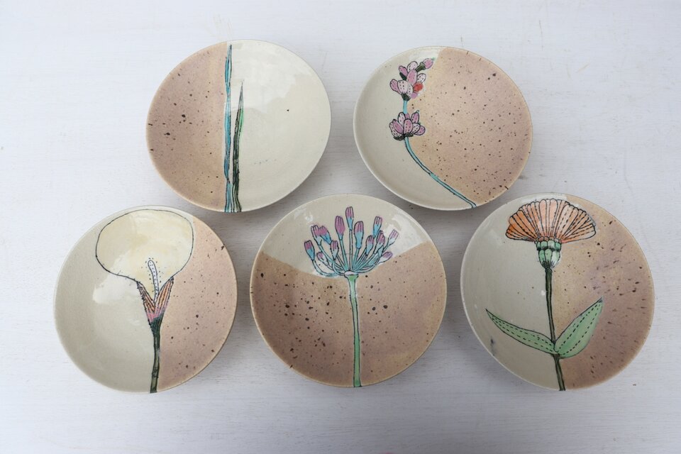 高 高台皿：名前も知らない草花② | iichi 日々の暮らしを心地よくする