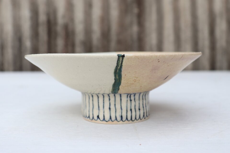 ハンドメイド「草原」 高 高台皿：名前も知らない草花③ | iichi 日々の暮らしを心地よくする