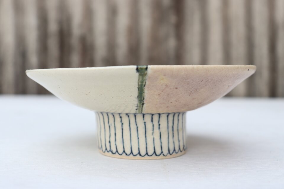 高 高台皿：名前も知らない草花④ | iichi 日々の暮らしを心地よくする