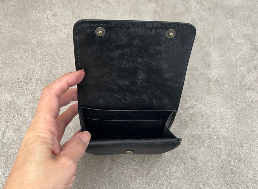 二つ折り財布 黒（ホック）イタリアンレザー ＜A＞ | iichi 日々の