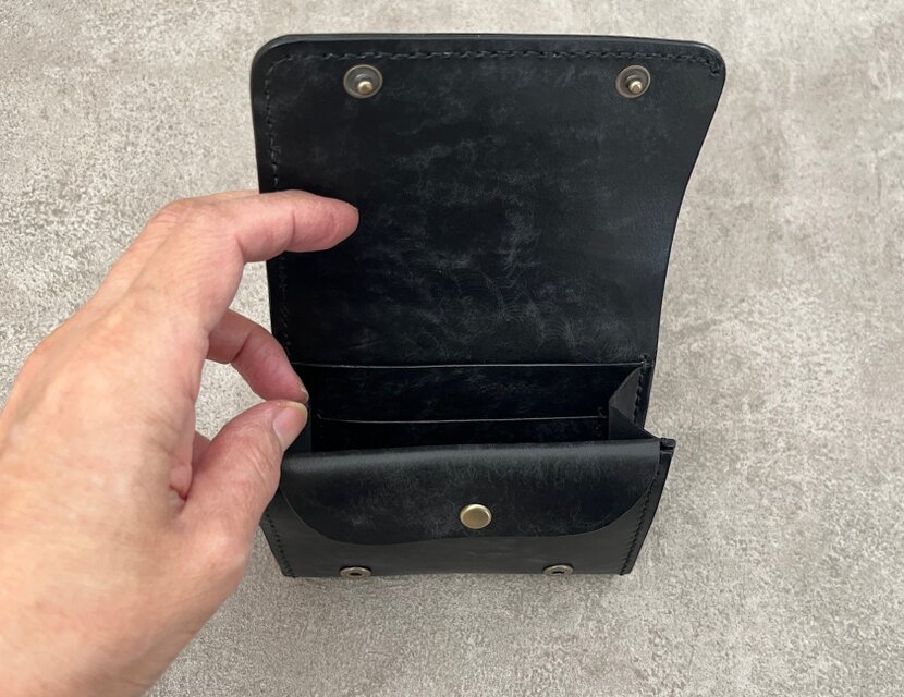 二つ折り財布 黒（ホック）イタリアンレザー ＜A＞ | iichi 日々の