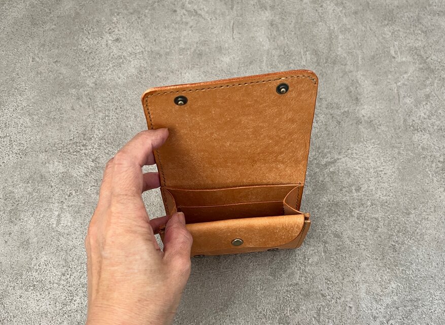 二つ折り財布 コニャック（ホック）イタリアンレザー ＜A＞ | iichi