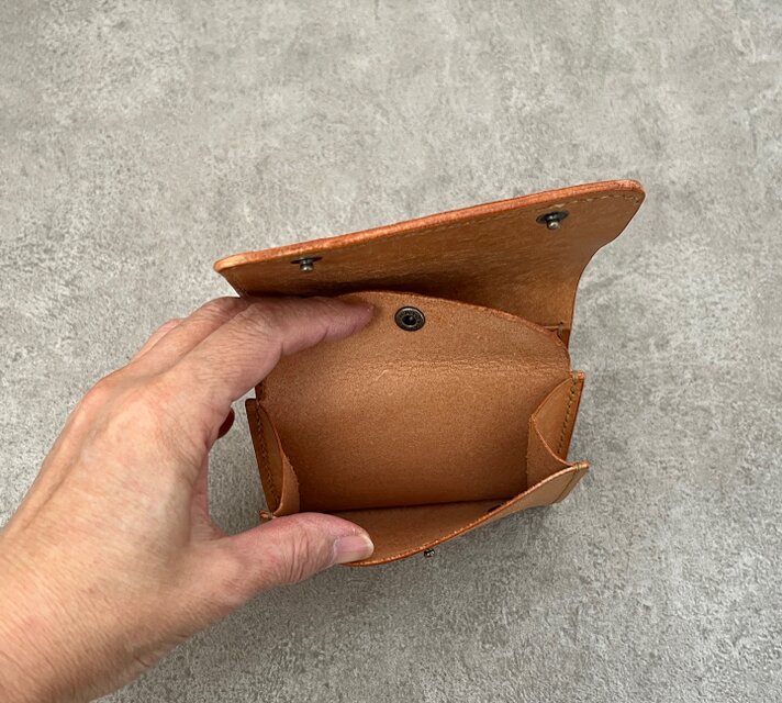 二つ折り財布 コニャック（ホック）イタリアンレザー ＜A＞ | iichi