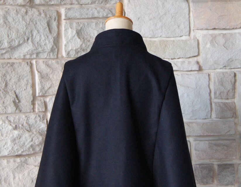 エレガント スタンドカラー ケープコート 】 ブラックの表生地