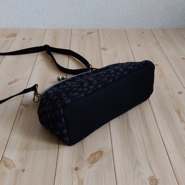 ブラック 鶴刺繍 がま口バッグ □ブーケ刺繍スクエアがま口バッグ/an another angelus [53BC05a003