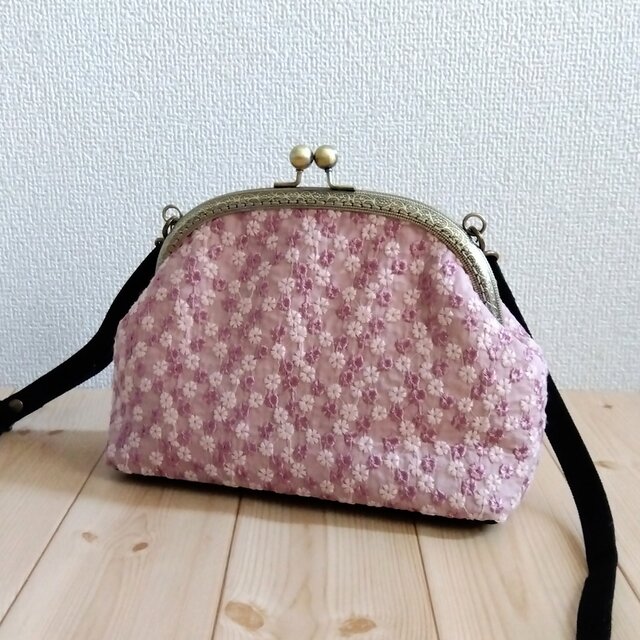 花柄刺繍 がま口ショルダーバッグ ポシェット 20.5cm口金 くすみピンク