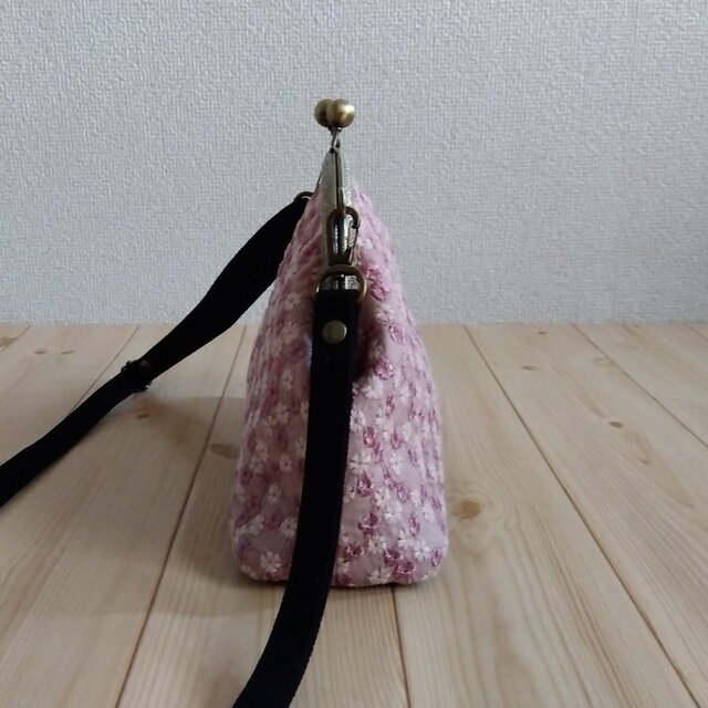 花柄刺繍 がま口ショルダーバッグ ポシェット 20.5cm口金 くすみピンク