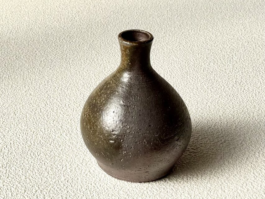 穴窯焼き締め 一輪挿し s-ys-6 | iichi 日々の暮らしを心地よくする