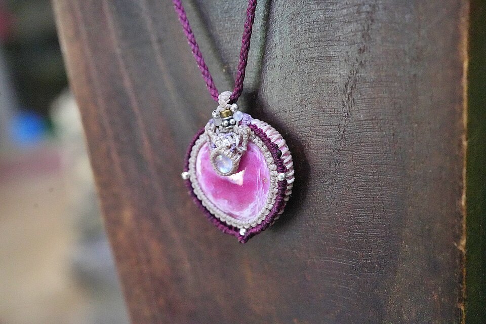 ☆ピンクアメジスト・ムーンストーン・マザーオブパールなどマクラメネックレス アメジスト＋ムーンストーン | マクラメペンダント - 天然石＋マクラメ