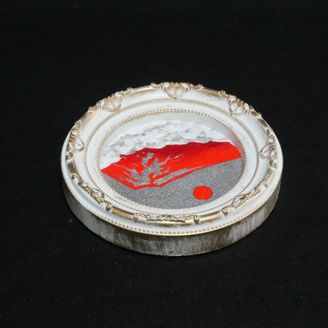 油彩画 円形ミニ絵画「赤富士」 銀の空と白い雲 | iichi 日々の暮らし