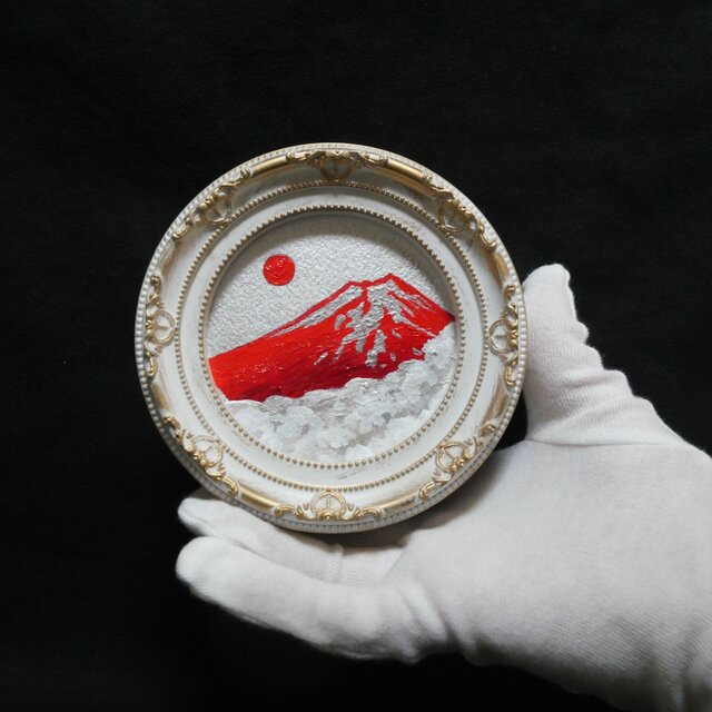 油彩画 円形ミニ絵画「赤富士」 銀の空と白い雲 | iichi 日々の暮らし