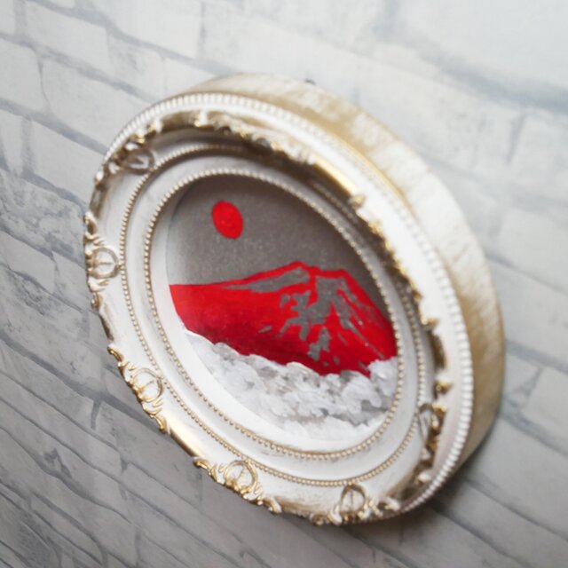 油彩画 円形ミニ絵画「赤富士」 銀の空と白い雲 油彩画 円形ミニ絵画「赤富士」 銀の空と白い雲 | iichi 日々の暮らし