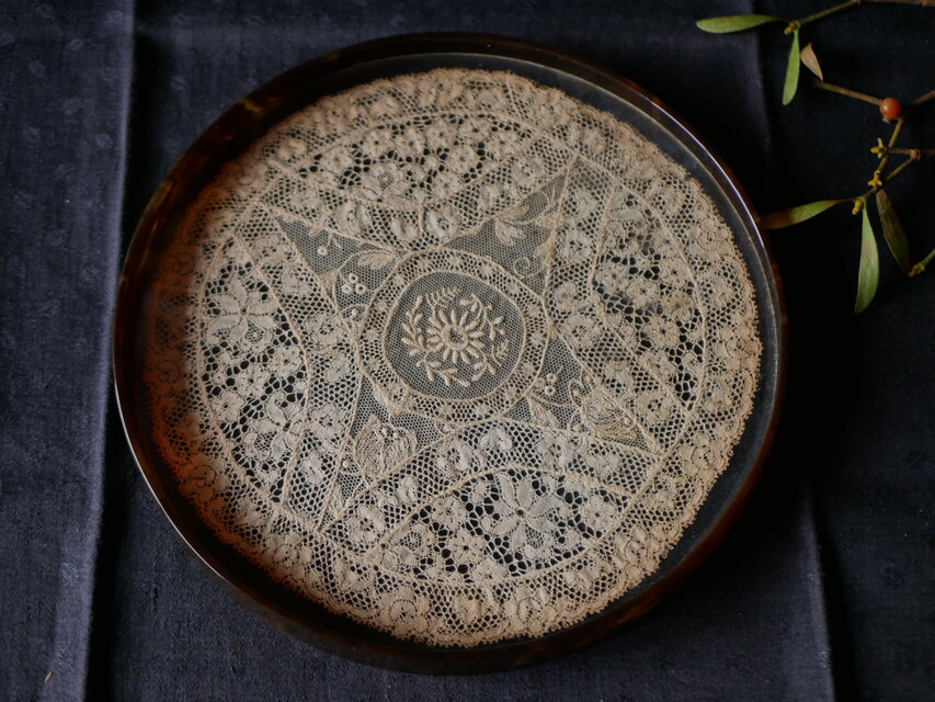 アンティーク　ドレッシングトレイ　刺繍トレイ　アクセサリートレイ　レース クロッシェレース ガラスのドレッシングトレイ フランスアンティーク