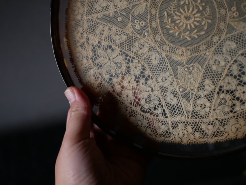 クロッシェレース ガラスのドレッシングトレイ フランスアンティーク