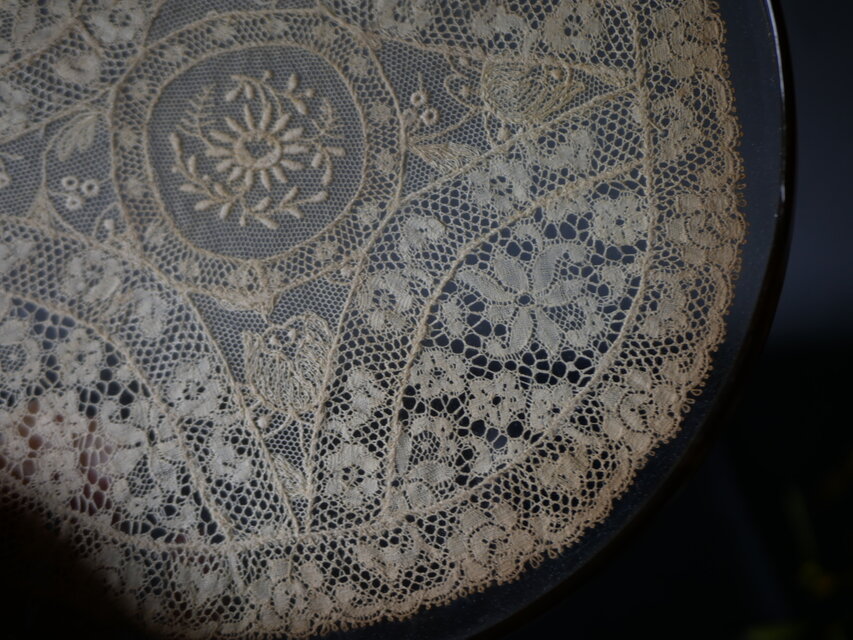 クロッシェレース ガラスのドレッシングトレイ フランスアンティーク