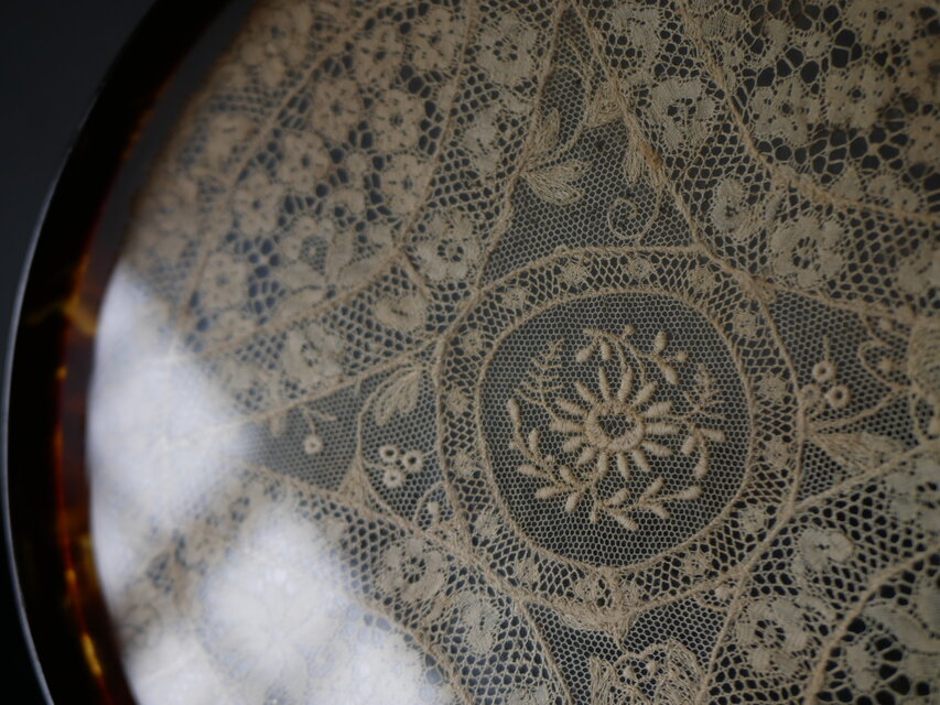 クロッシェレース ガラスのドレッシングトレイ フランスアンティーク