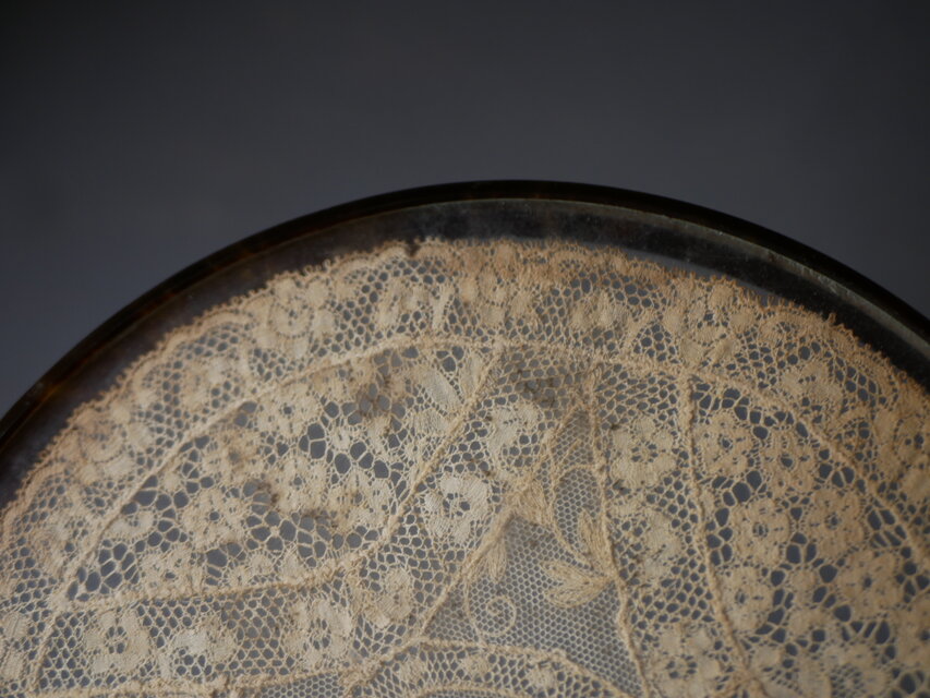 クロッシェレース ガラスのドレッシングトレイ フランスアンティーク