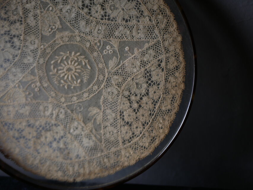 クロッシェレース ガラスのドレッシングトレイ フランスアンティーク