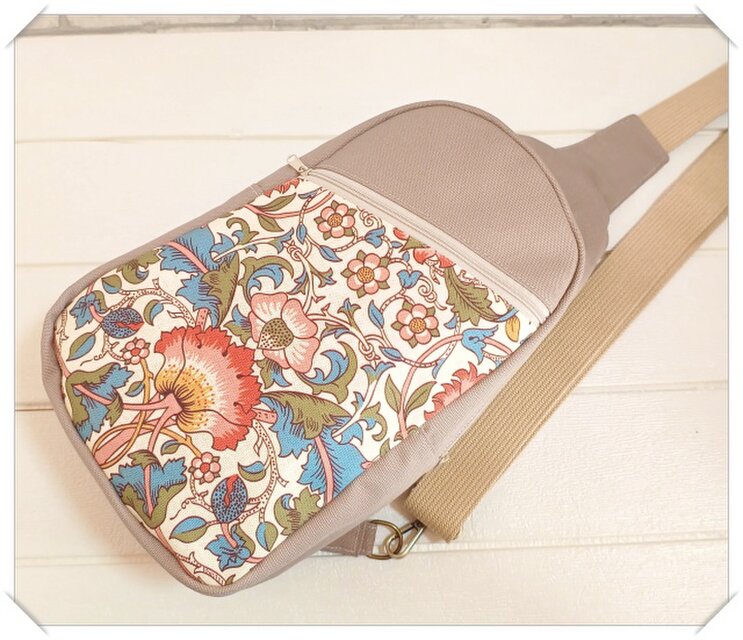 ウィリアムモリスのボディバッグ | iichi 日々の暮らしを心地よくする