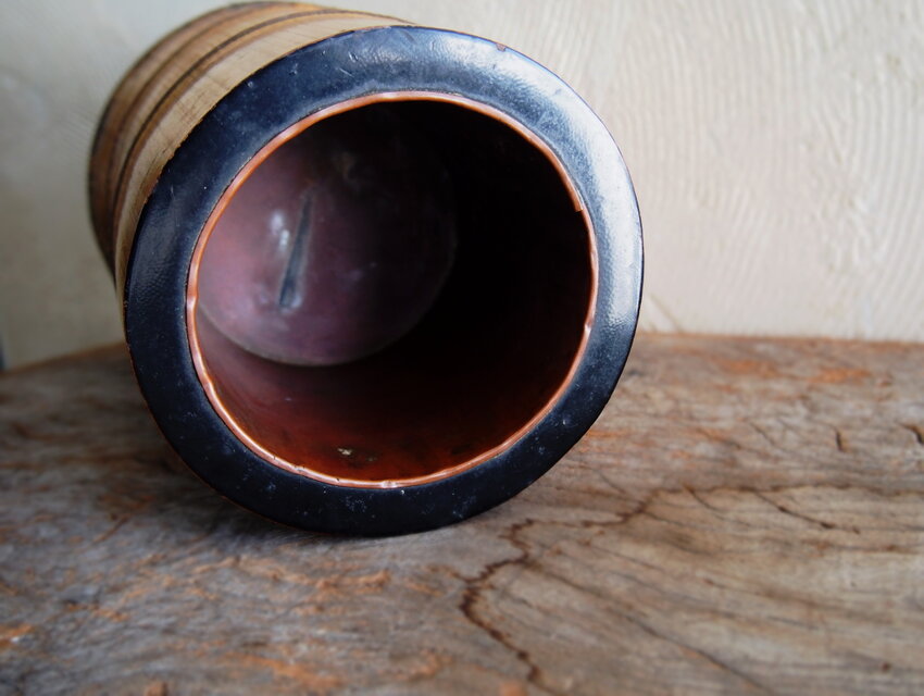 味わいのある根つき竹花器 銅製の落とし付き | iichi 日々の暮らしを