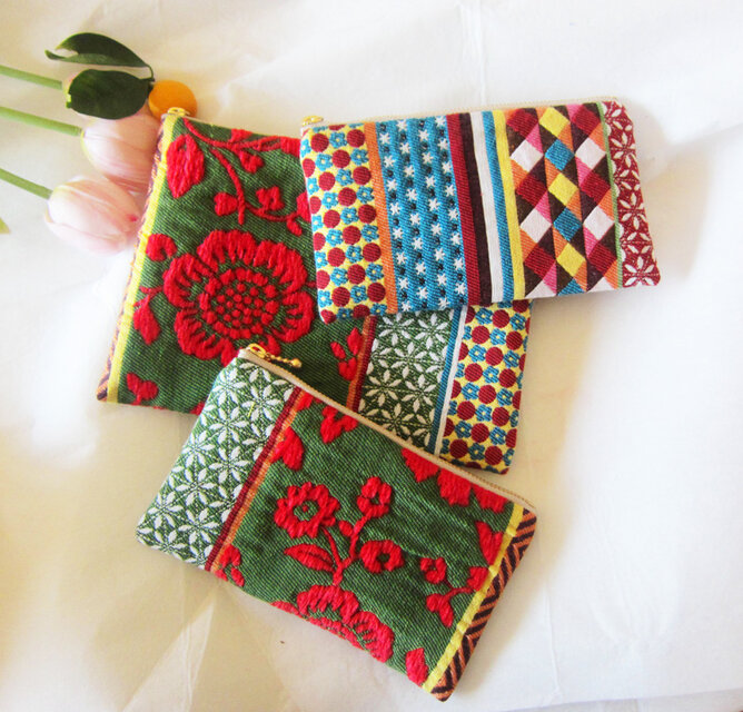 フランス生地 カラフルな刺繍とドット 盛りだくさんの素敵なポーチ