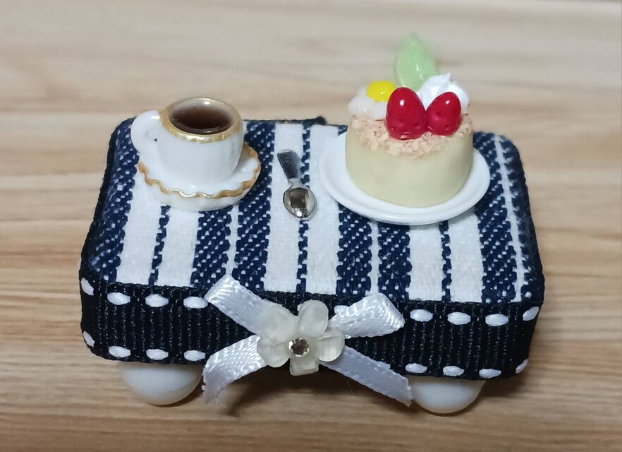 ミニチュア 小さなソファ ーセットストライプ 手作りケーキ