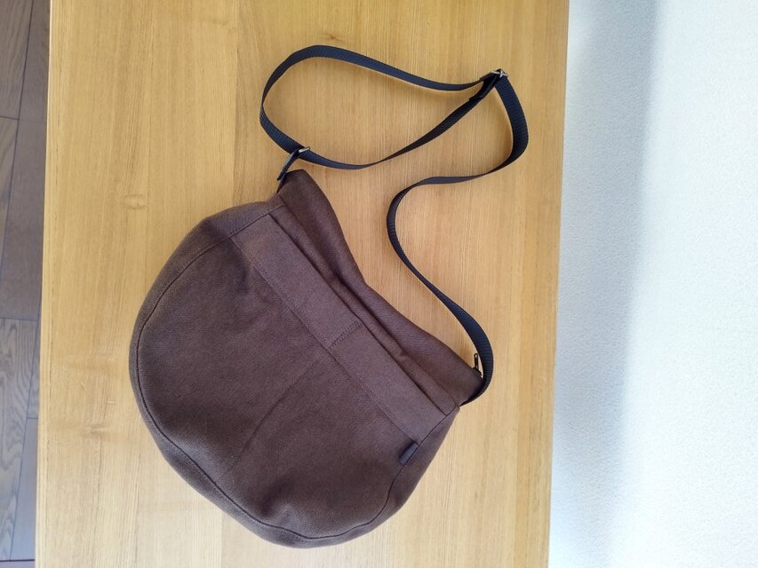 ななめがけ ショルダーバッグ ブラウン サコッシュタイプ | iichi 日々