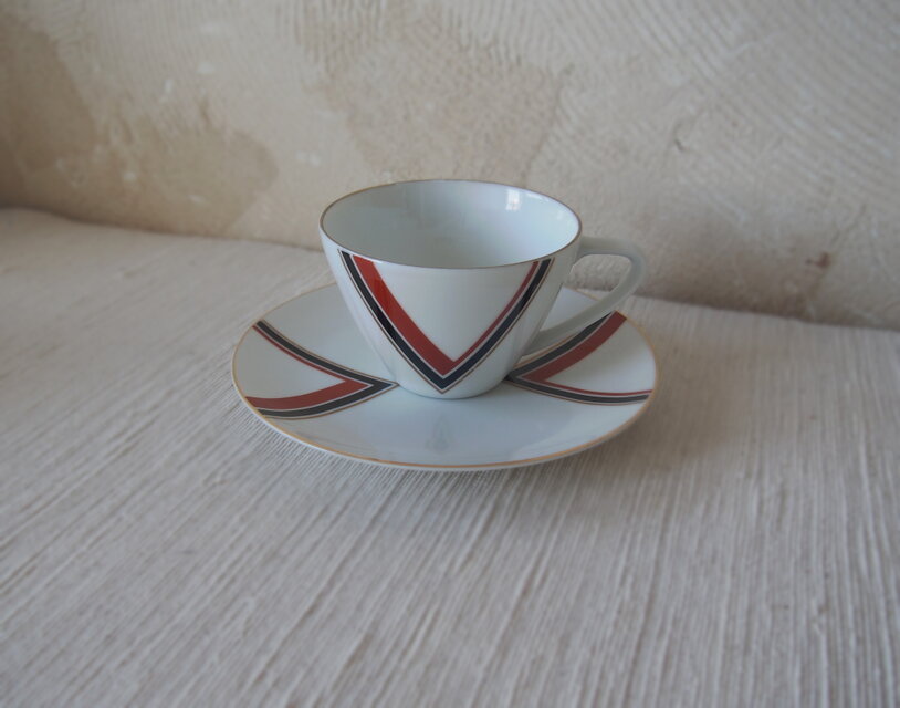 昭和レトロモダン V字紋様カップ＆ソーサー二客組 | iichi 日々の