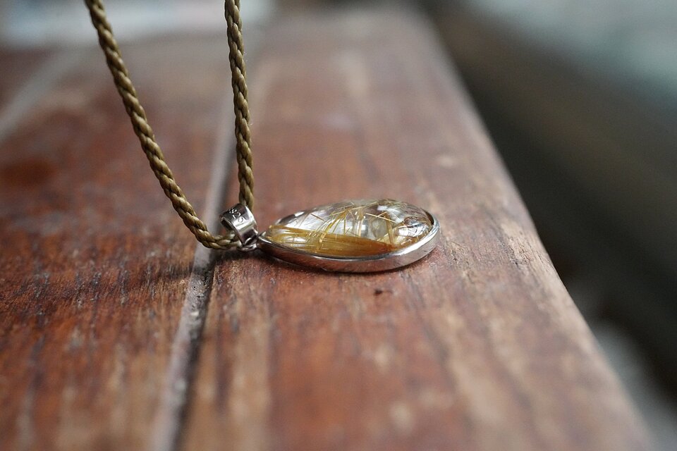 金針☆高品質☆ゴールドルチルクォーツ マクラメネックレス2046