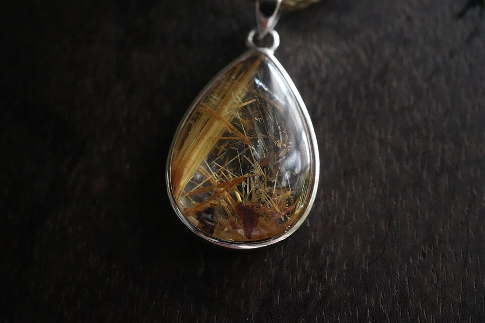 金針☆高品質☆ゴールドルチルクォーツ マクラメネックレス2046