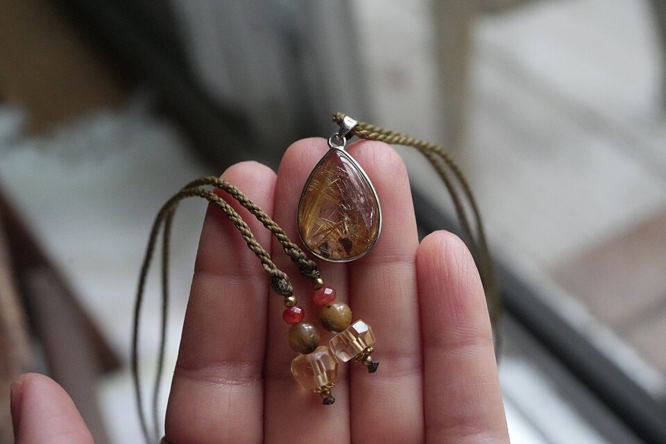 金針☆高品質☆ゴールドルチルクォーツ マクラメネックレス2046