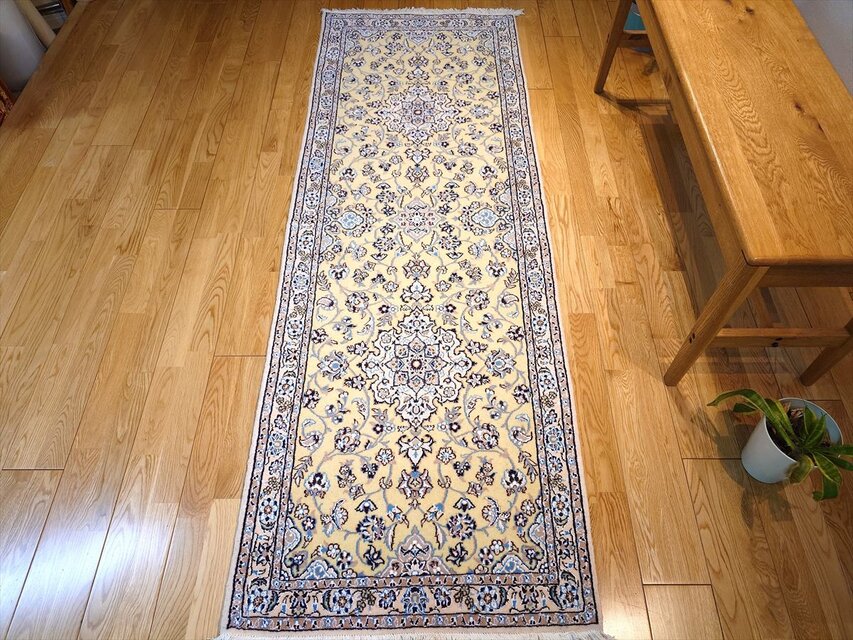 ペルシャ絨毯ナイン産ノラ ウール ランナー 細長いラグ 225x90cm