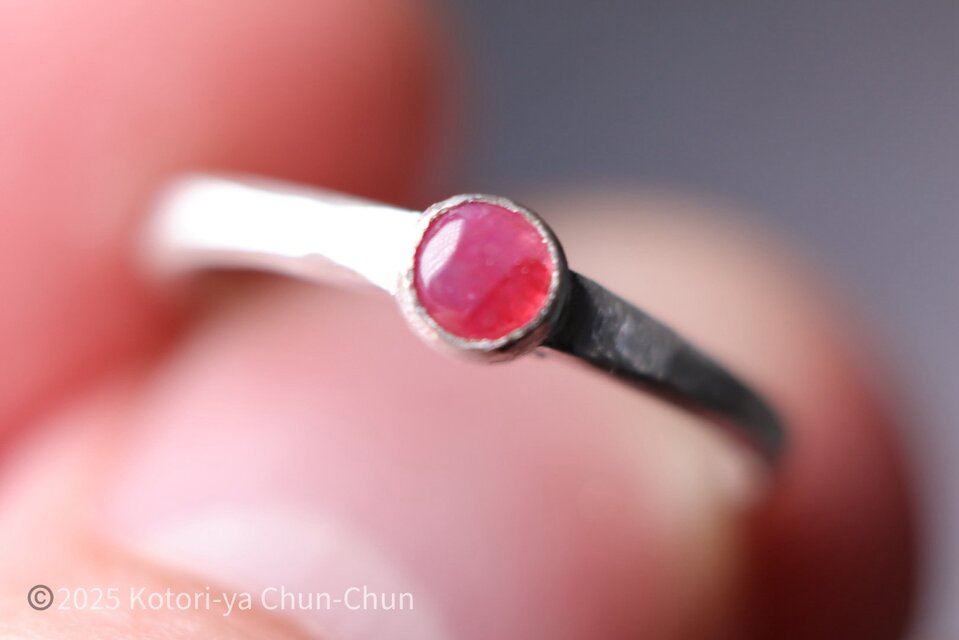 レアカラー】幻のルビー 蛍光バイカラーウィンザールビー・シルバー