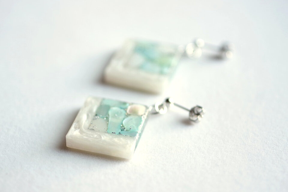 レジンアート スクエアピアス〈囁き貝・アクアマリン〉 | iichi 日々の