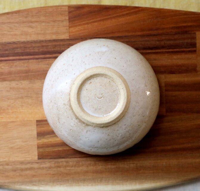 茶碗 白色釉薬 丸形 SALE】白釉と水色釉薬のボウル | iichi 日々の暮らしを心地よくする