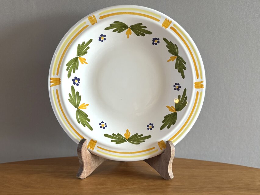 南フランスの工房で作られた温もりあふれる絵皿 | iichi 日々の暮らし