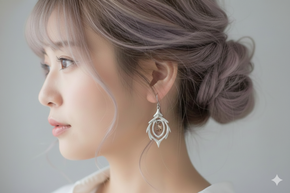 伝統点翠イヤリングピアスハンドメイド　くじゃくの羽とパール 孔雀の羽ピアス silver | iichi 日々の暮らしを心地よくする