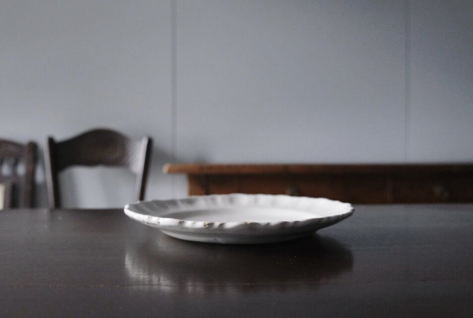 Moustiers ムスティエ X印 白釉 シェルリム 平皿 φ24.5cm フランス
