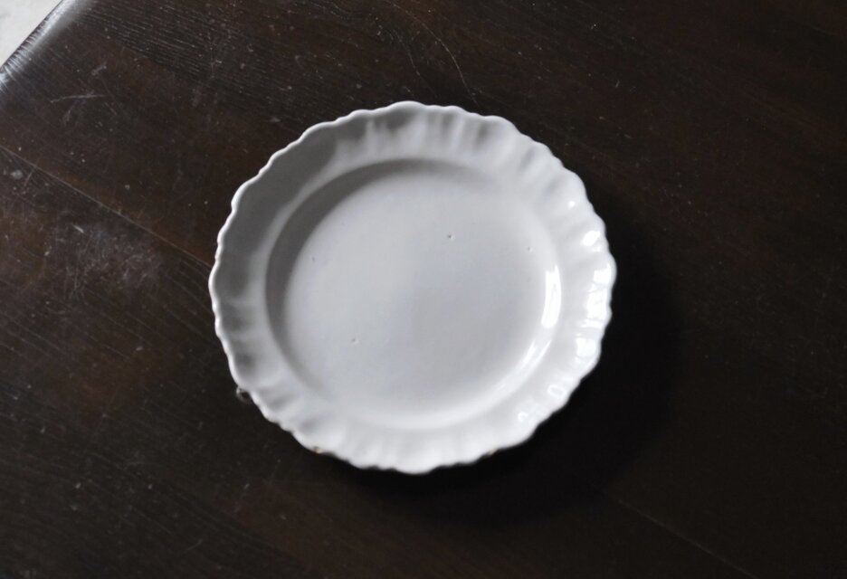 Moustiers ムスティエ X印 白釉 シェルリム 平皿 φ24.5cm フランス