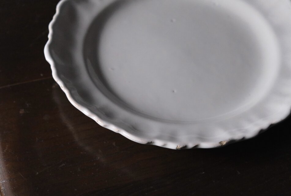 Moustiers ムスティエ X印 白釉 シェルリム 平皿 φ24.5cm フランス