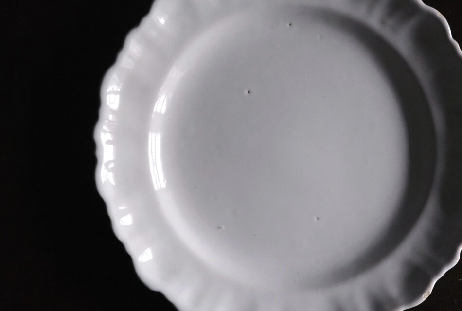 Moustiers ムスティエ X印 白釉 シェルリム 平皿 φ24.5cm フランス