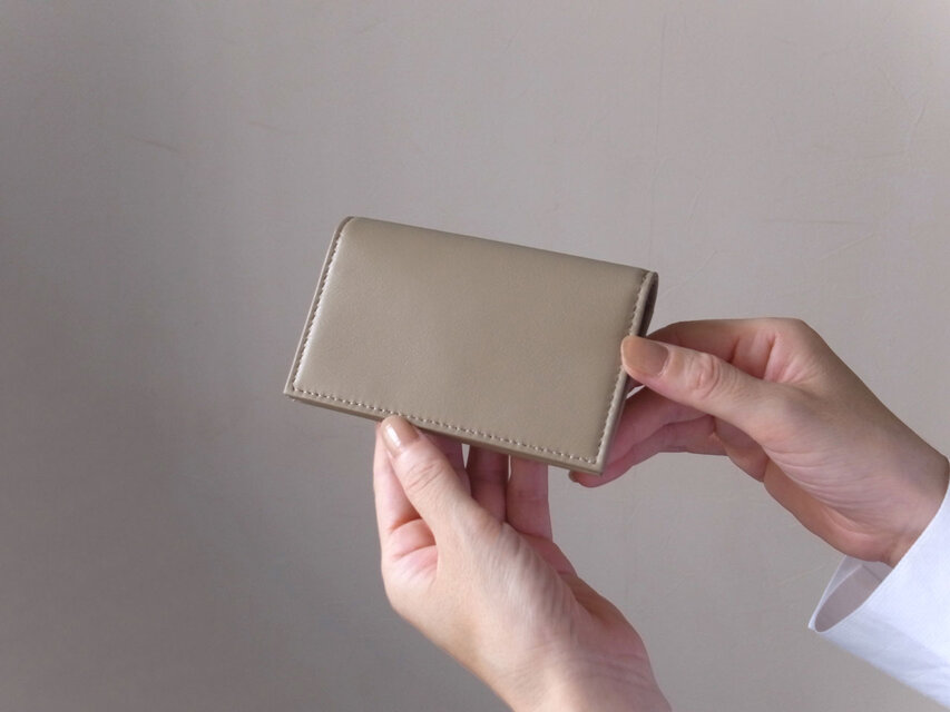 スタイリッシュな名刺入れ' 上質イタリアンレザー「Business card case