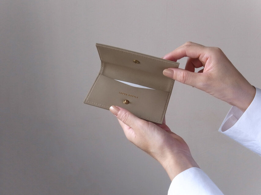 スタイリッシュな名刺入れ' 上質イタリアンレザー「Business card case