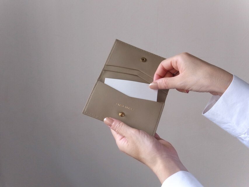 スタイリッシュな名刺入れ' 上質イタリアンレザー「Business card case