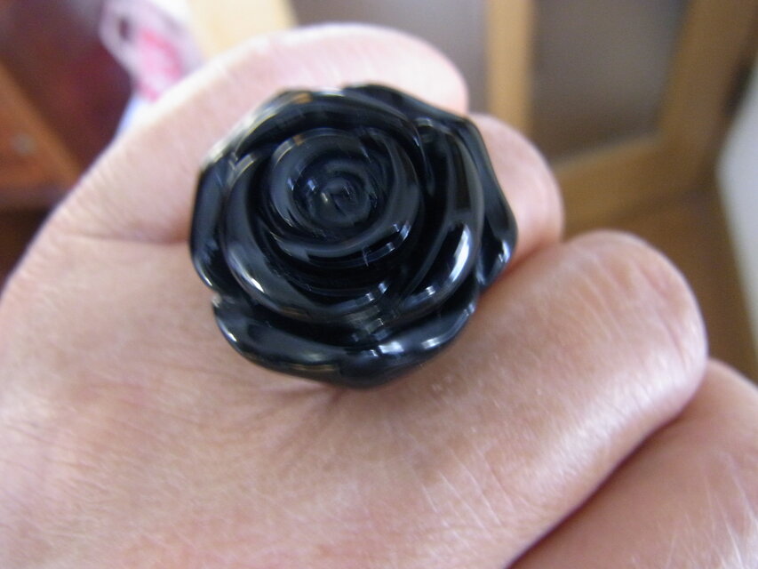 黒い薔薇 | iichi 日々の暮らしを心地よくするハンドメイドや